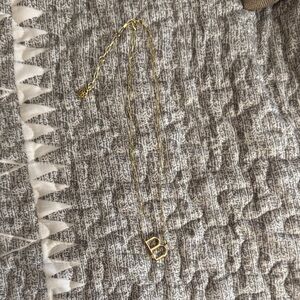 Kendra Scott B necklace